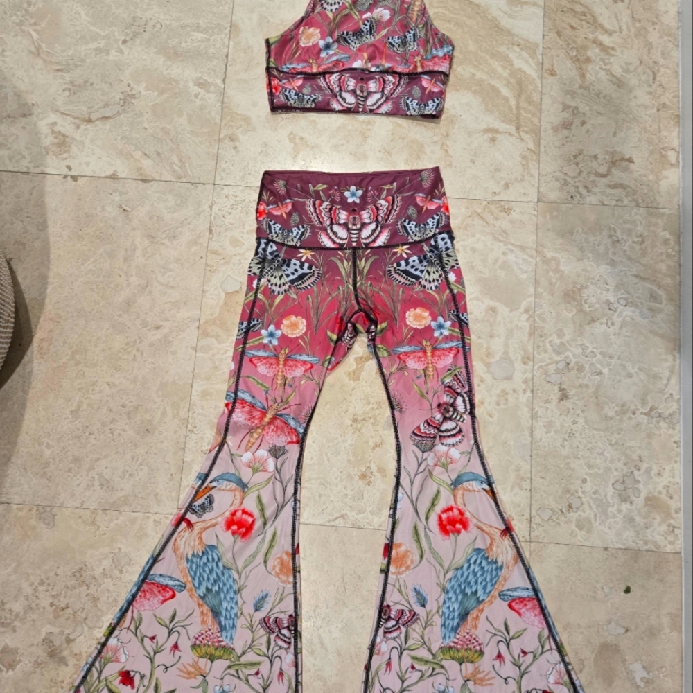 🦋Yoga Democracy Set sports bra and bell bottoms Medium NWOT